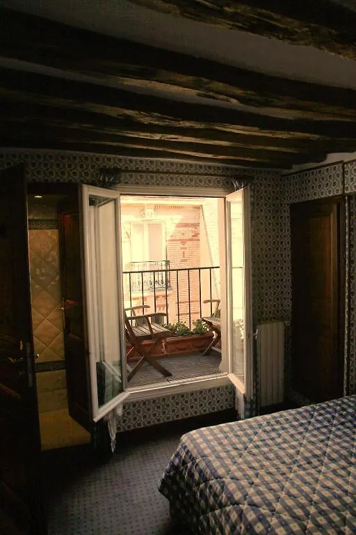 Hotel Du Lys Paris